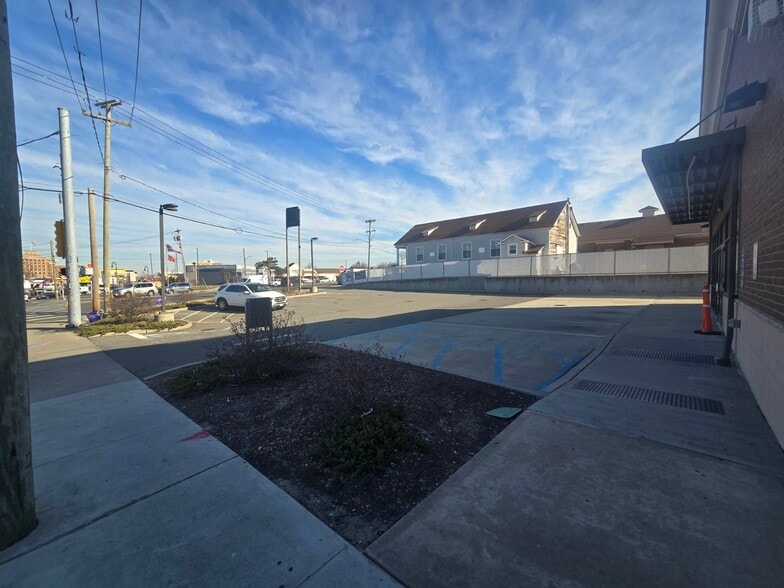 More Photos Of 66 S Franklin St, Hempstead Freestanding For Lease