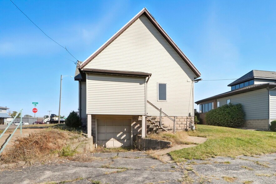 More Photos Of 1804 E Center St, Warsaw Loft Creative Space For Sale