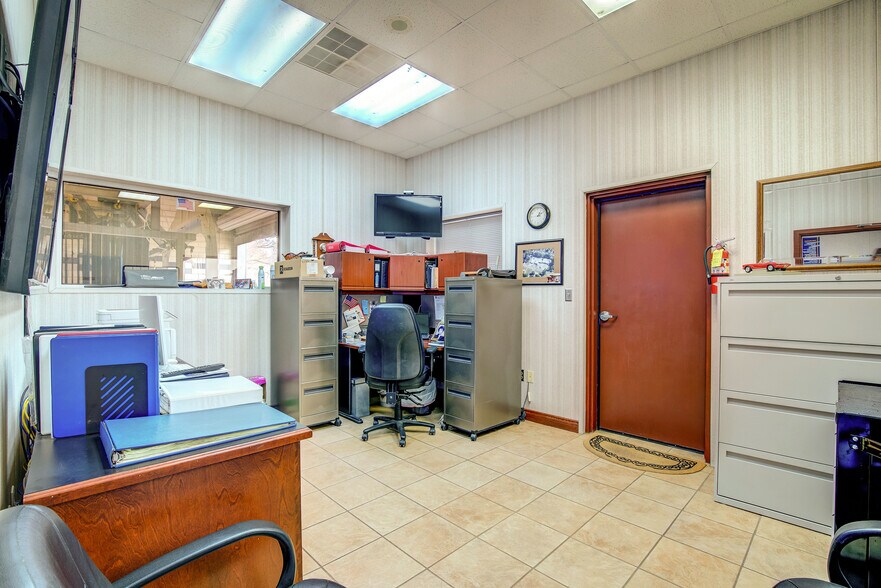 More Photos Of 1430 S Broadway St, Sulphur Springs Carwash For Sale