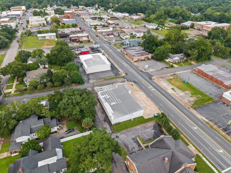 More Photos Of 304 W Jefferson St, Quincy Freestanding For Sale