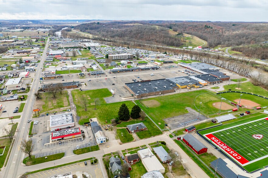 More Photos Of 300-499 Downtowner Plz, Coshocton General Retail For Sale