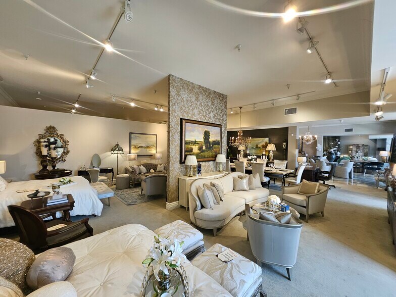 More Photos Of 275 S La Cienega Blvd, Beverly Hills Storefront For Lease