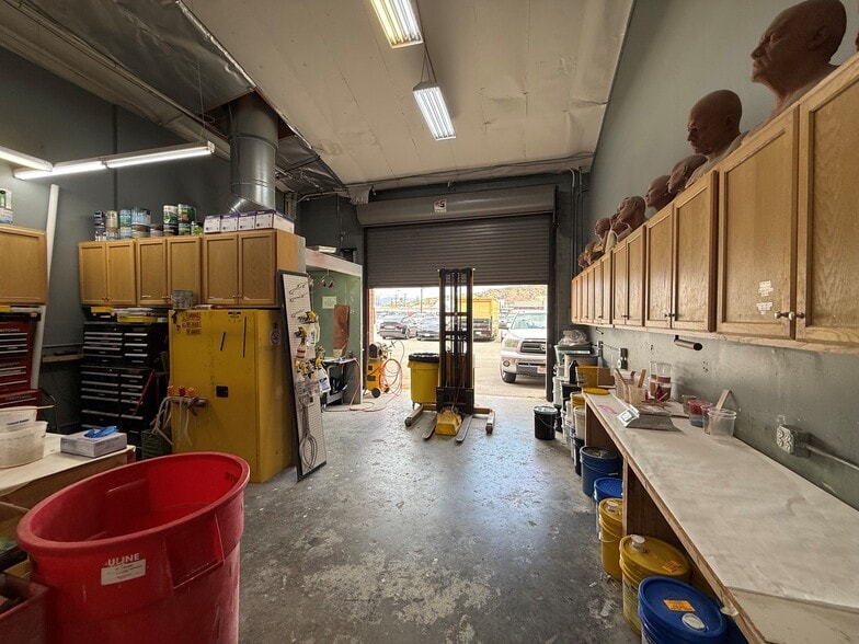 More Photos Of 2909-29121 Thornton Ave, Burbank Manufacturing For Lease