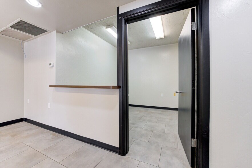 More Photos Of 324 N 19th St, Guthrie Office For Sale