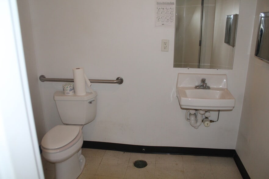 More Photos Of 1000 Leigh Ave, Anna General Retail For Lease
