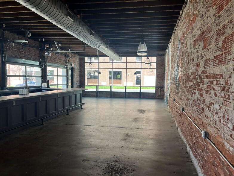 More Photos Of 1426 E 4th St, Charlotte Storefront For Lease