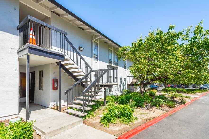 More Photos Of 1925 Grande Cir, Fairfield Apartments For Sale