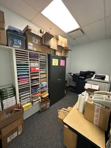 More Photos Of 4170 Lafayette Center Dr, Chantilly Light Distribution For Sale