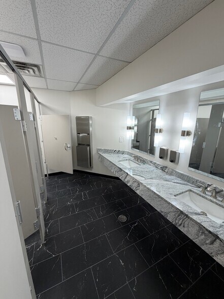 More Photos Of 42 Woodcroft Trl, Dayton Medical For Lease