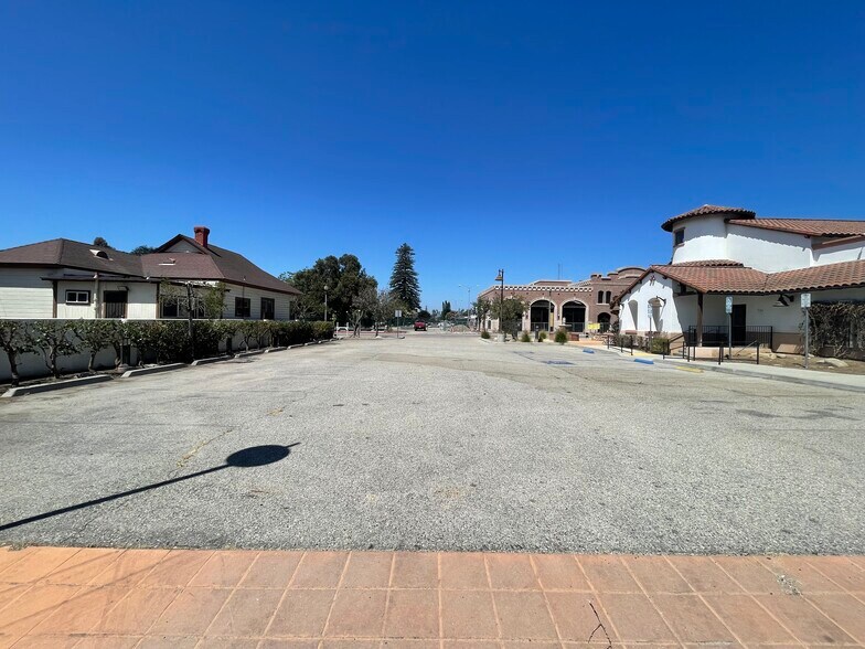 More Photos Of 125 S 10th St, Santa Paula Restaurant For Lease
