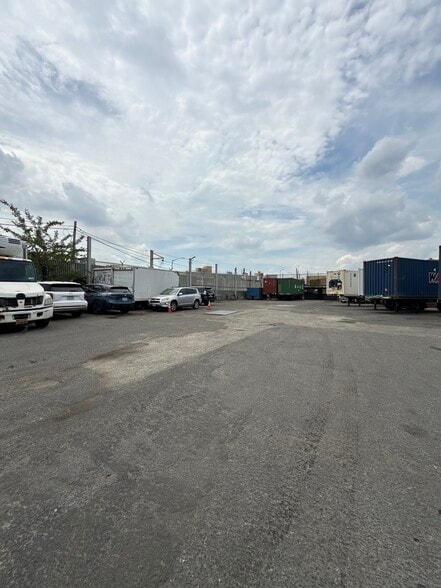 Primary Photo Of 526 Johnson Ave, Brooklyn Land For Lease