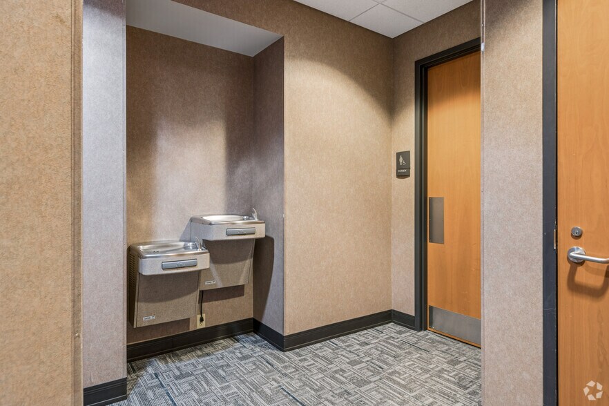 More Photos Of N16W23217 Stone Ridge Dr, Waukesha Office For Sale