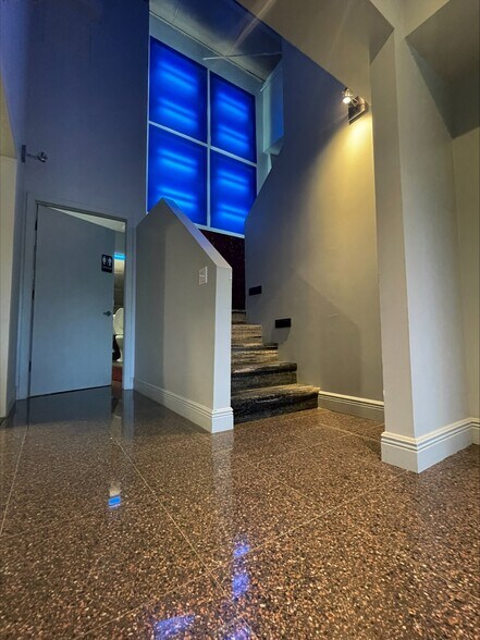 More Photos Of 1025 S Dixie Hwy, Delray Beach Light Manufacturing For Lease