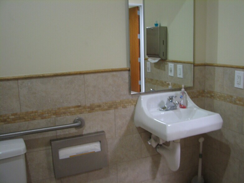 More Photos Of 9650 Research Dr, Irvine Office For Lease