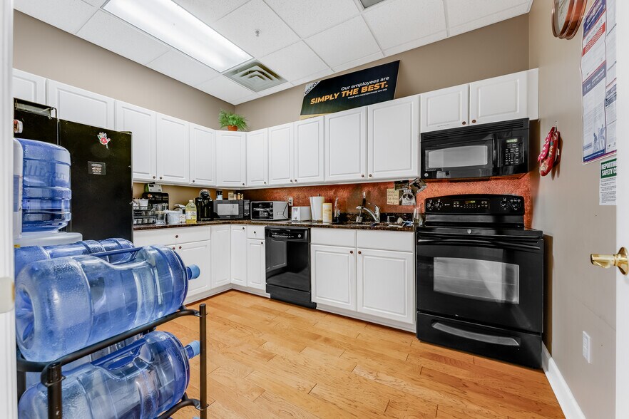 More Photos Of 6-10 Canyon Rd, Morgantown Loft Creative Space For Sale