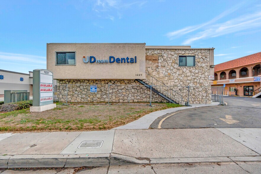 Primary Photo Of 1227 W 17th St, Santa Ana Medical For Sale