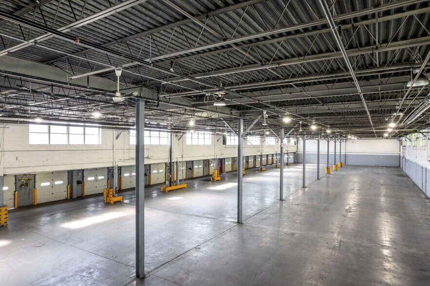 More Photos Of 87-147 Avocado St, Springfield Distribution For Sale