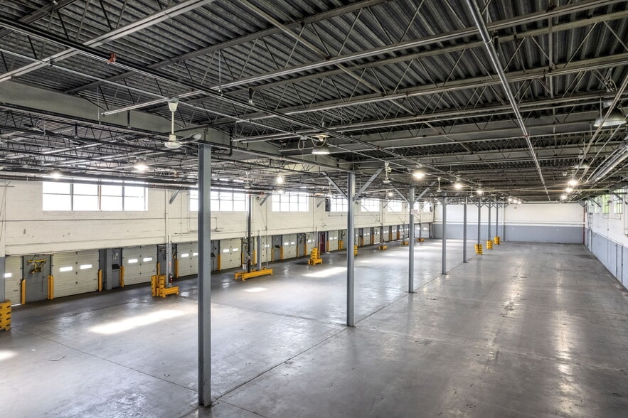 More Photos Of 87-147 Avocado St, Springfield Distribution For Sale