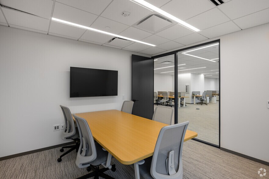 More Photos Of 2451 Crystal Dr, Arlington Office For Lease