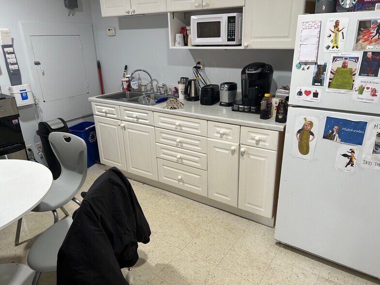 More Photos Of 1905 Airport Industrial Park Dr, Marietta Manufacturing For Lease