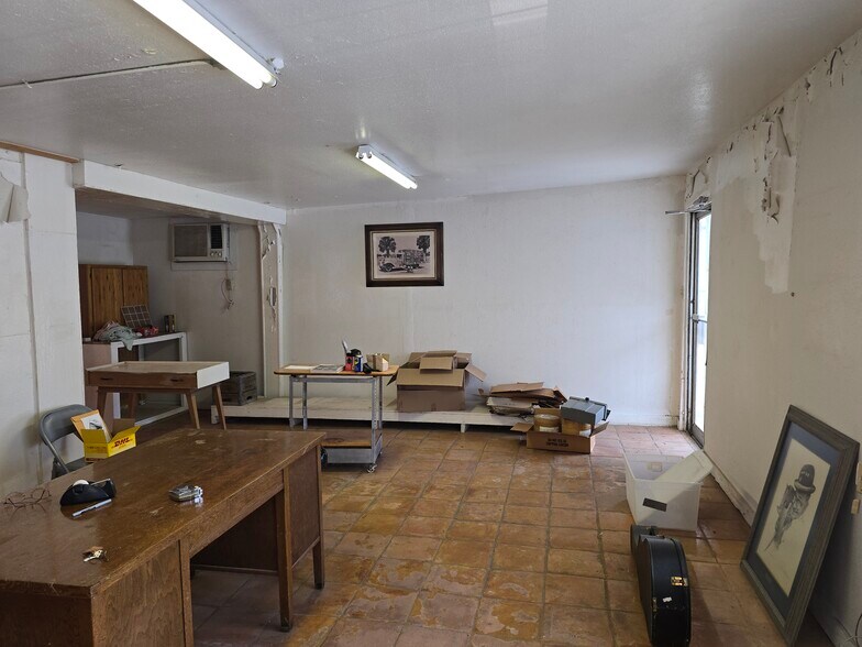 More Photos Of 10000 McCullough Ave, San Antonio Distribution For Sale