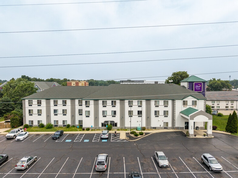 Primary Photo Of 220 Caravan Dr, Elkhart Hotel For Sale