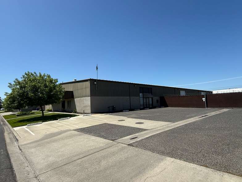 More Photos Of 4847 Stratos Way, Modesto Warehouse For Lease