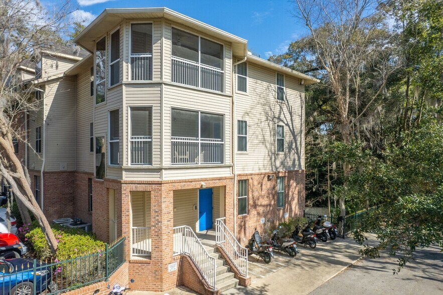 More Photos Of 629 SW 9th St, Gainesville Dormitory For Sale