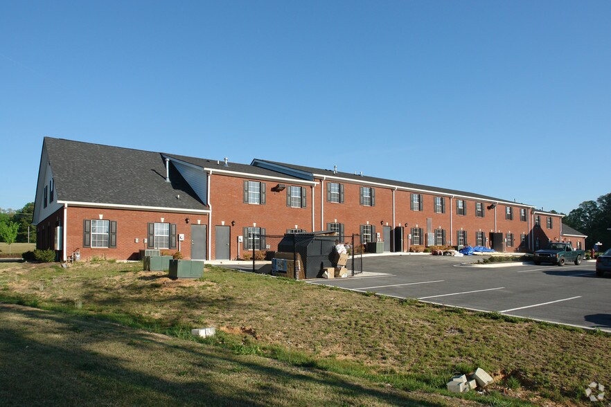 More Photos Of 44 Darby's Crossing Dr, Hiram Medical For Lease