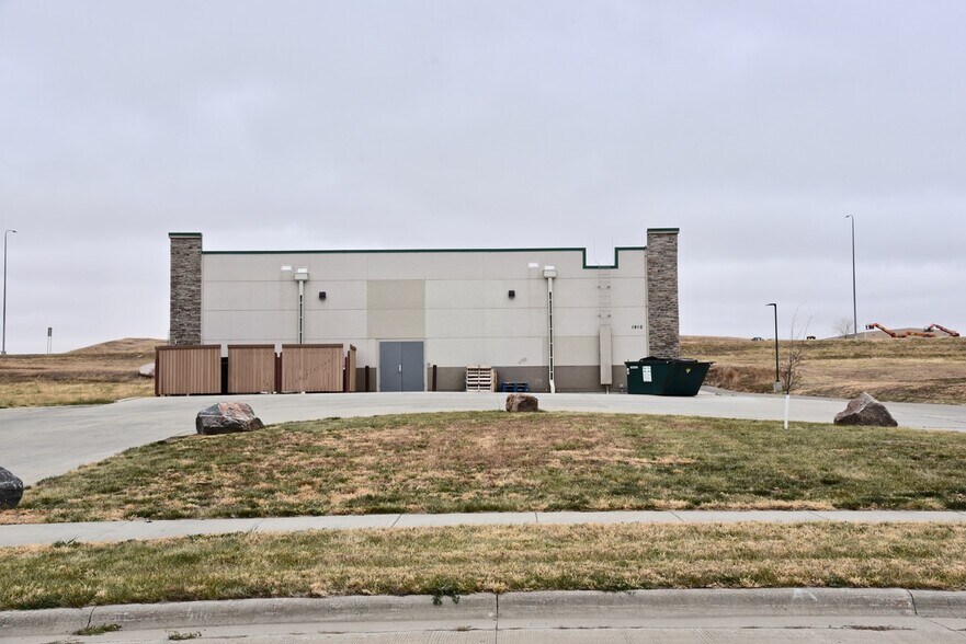 More Photos Of 1910 Eastgate Ave, Pierre Freestanding For Lease
