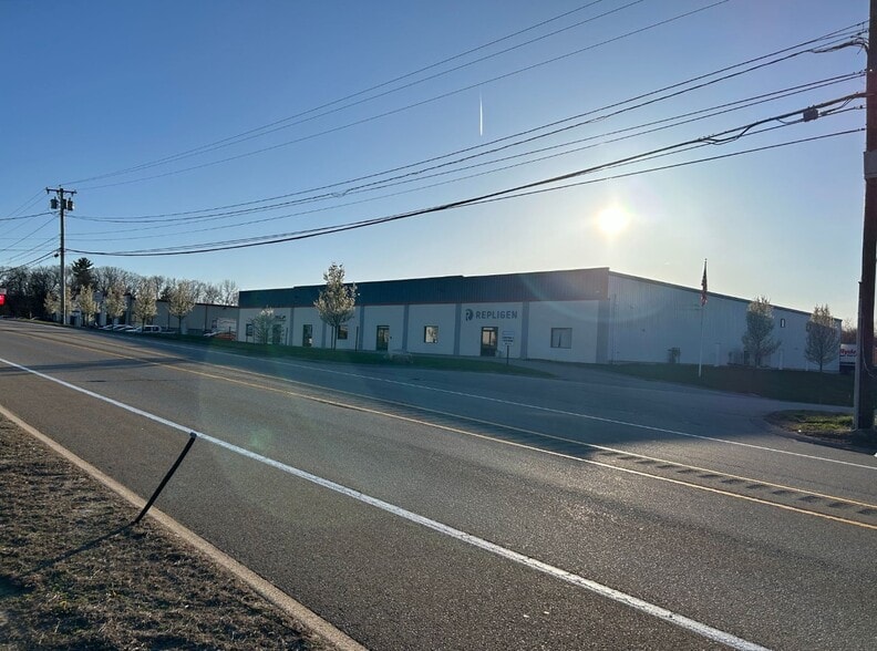 More Photos Of 440 Washington St, Auburn Freestanding For Lease
