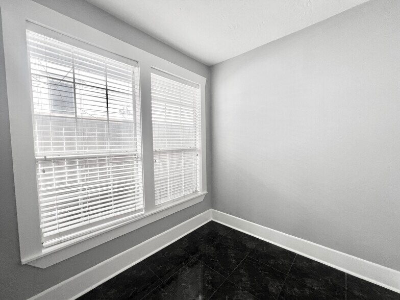 More Photos Of 741 E 9th St, Houston Office Residential For Lease