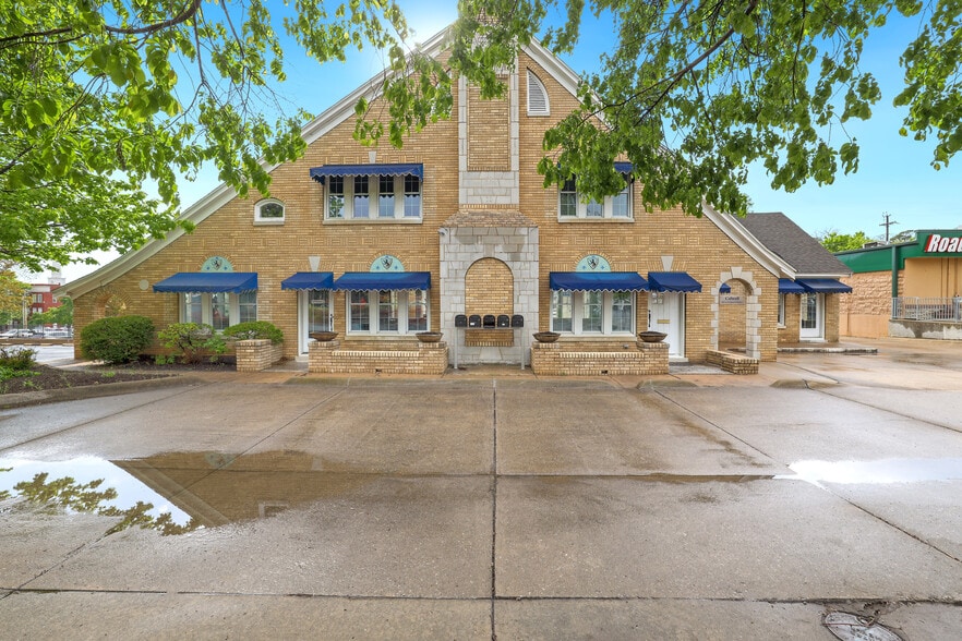 More Photos Of 355 N College Ave, Fayetteville Office Residential For Lease