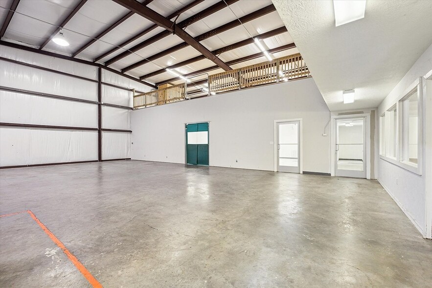 More Photos Of 920 Front St, Columbus Warehouse For Sale
