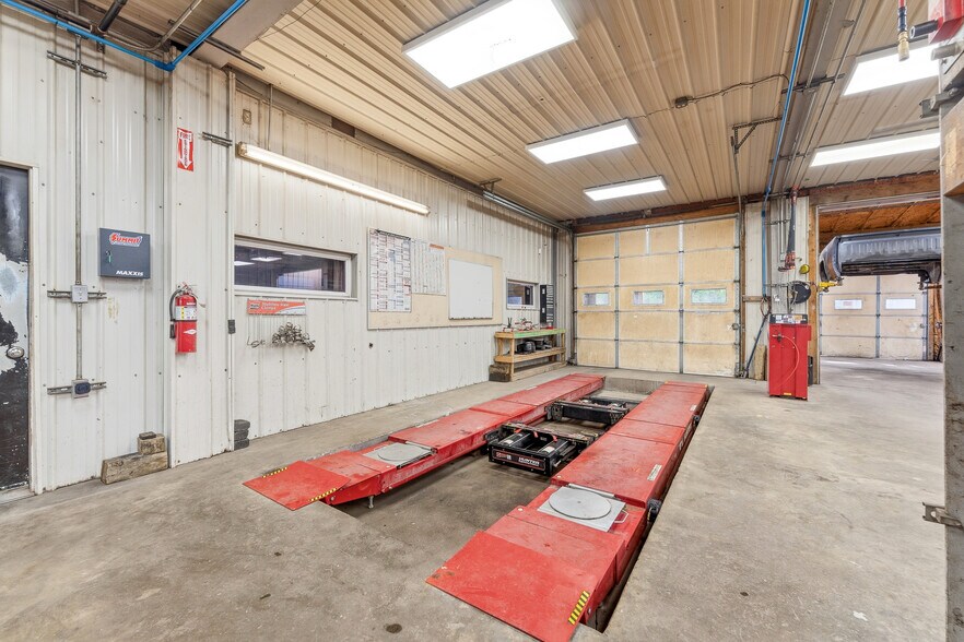 More Photos Of 622 Blue Horizon Dr, Morgantown Auto Repair For Sale