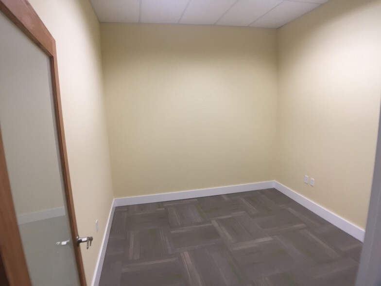 More Photos Of 677 Craig Rd, Creve Coeur Office For Lease