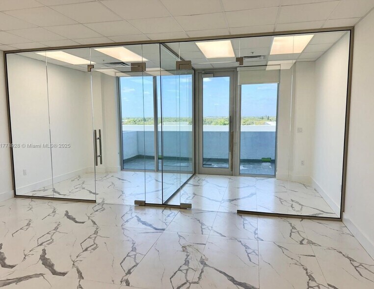 More Photos Of 800 SE 4th Ave, Hallandale Beach Office For Sale