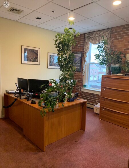 More Photos Of 23-25 N Pleasant St, Amherst Storefront Retail Office For Lease