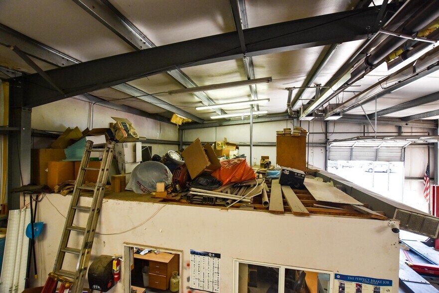 More Photos Of 475 E 800 N, Hurricane Auto Repair For Sale