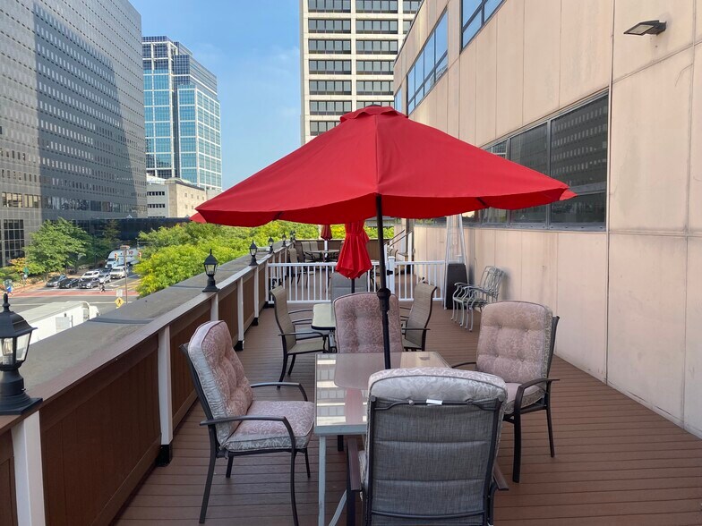 More Photos Of 9-25 Alling St, Newark Office For Lease
