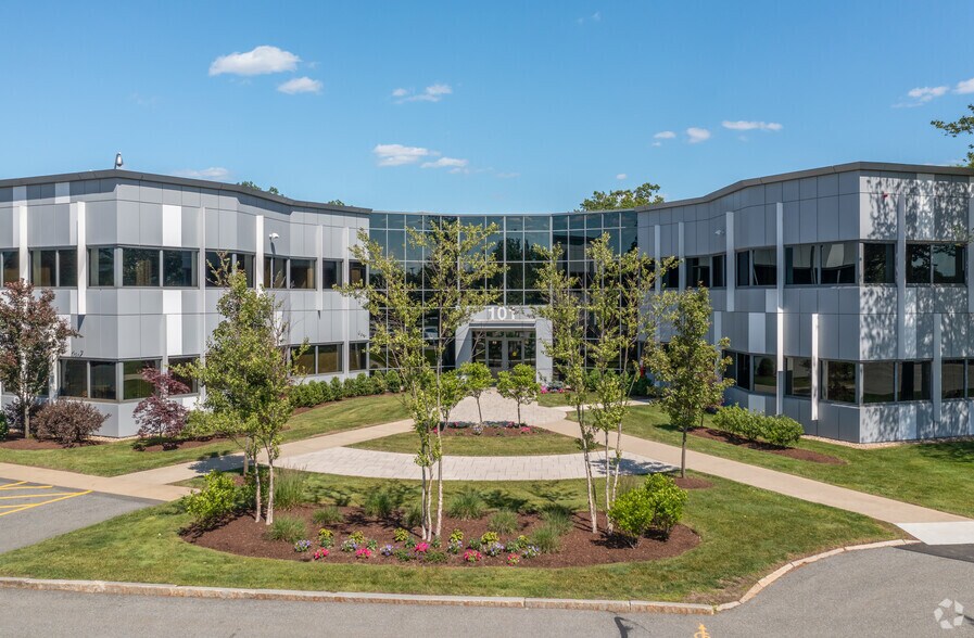 More Photos Of 101 Edgewater Dr, Wakefield Unknown For Lease