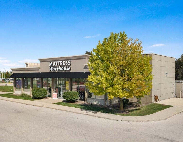 More Photos Of 357 E Townline Rd, Vernon Hills Freestanding For Sale