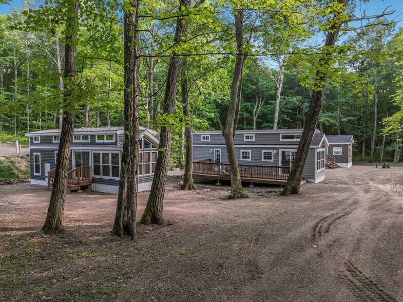 More Photos Of N1075 Eastside Rd, Birchwood Trailer Camper Park For Sale