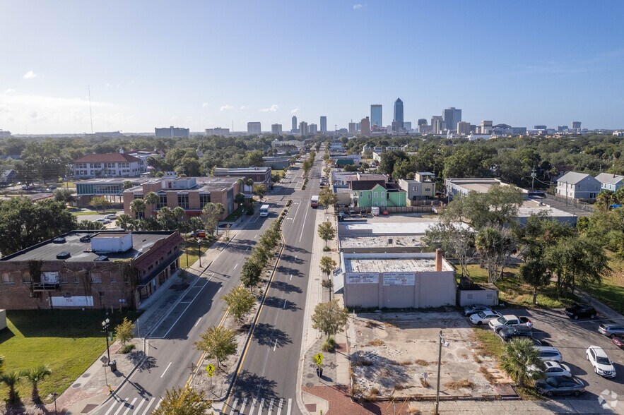 More Photos Of 1642 N Main St, Jacksonville General Retail For Sale