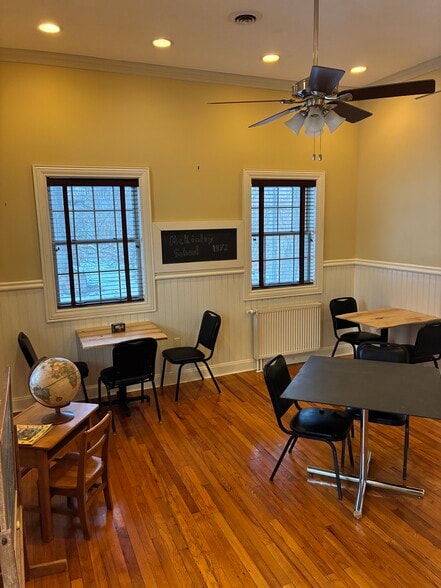More Photos Of 1011 Hoosick Rd, Troy Storefront Retail Residential For Sale
