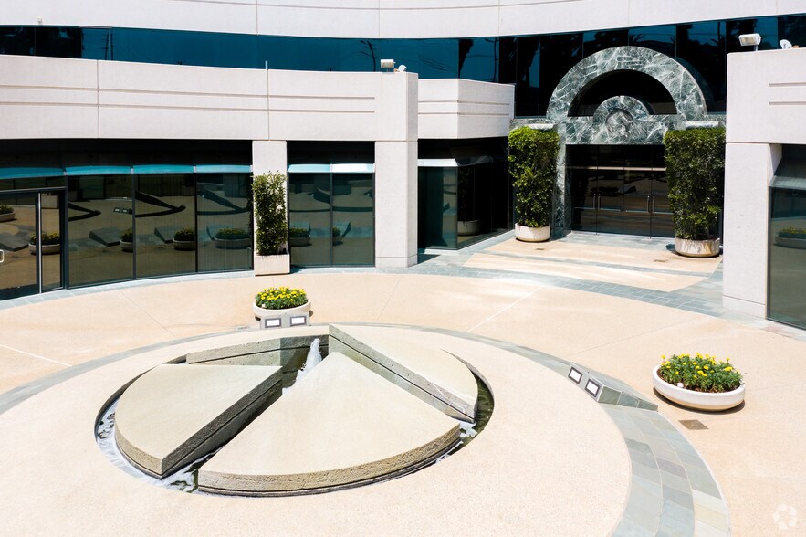 More Photos Of 1990 S Bundy Dr, Los Angeles Office For Lease