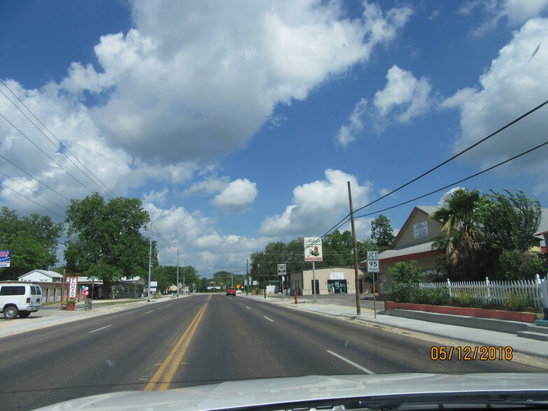 More Photos Of 205 NE Loop 230, Smithville Warehouse For Lease