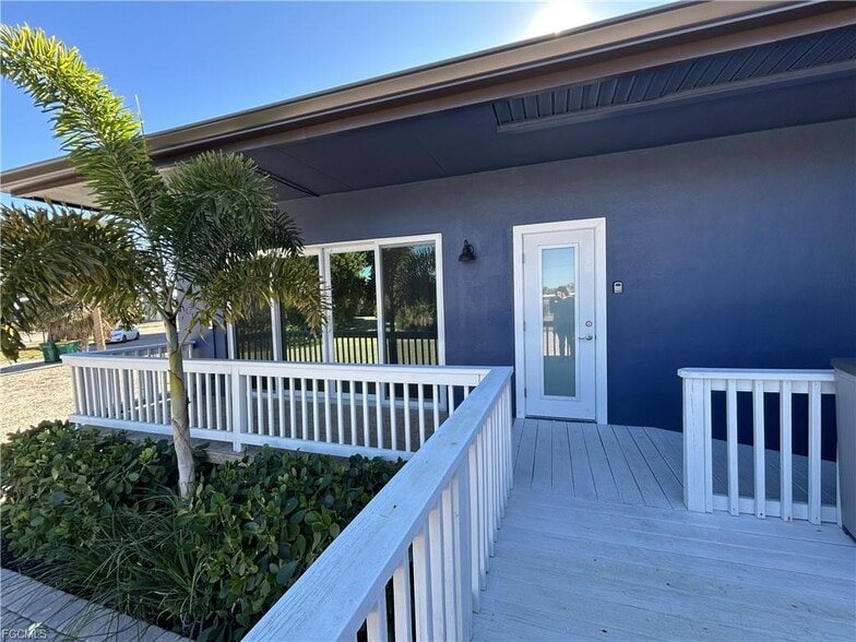 More Photos Of 6035 Estero Blvd, Fort Myers Office For Lease