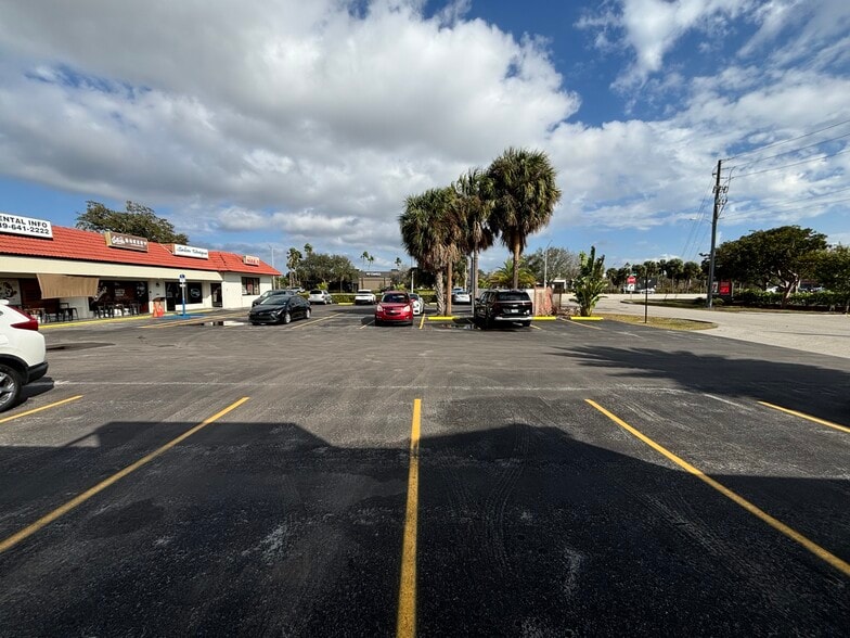 More Photos Of 10823 Tamiami Trl N, Naples Unknown For Lease