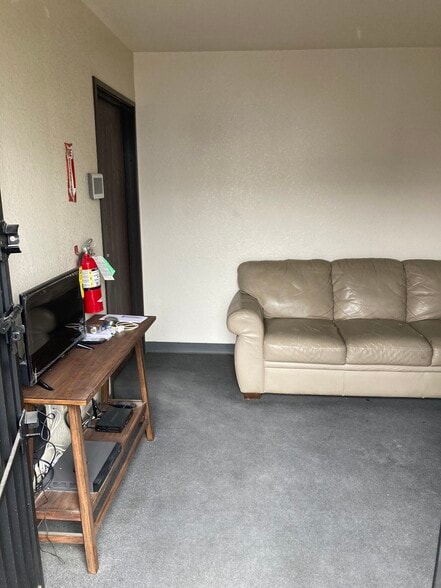 More Photos Of 2297-2317 American Ave, Hayward Warehouse For Sale